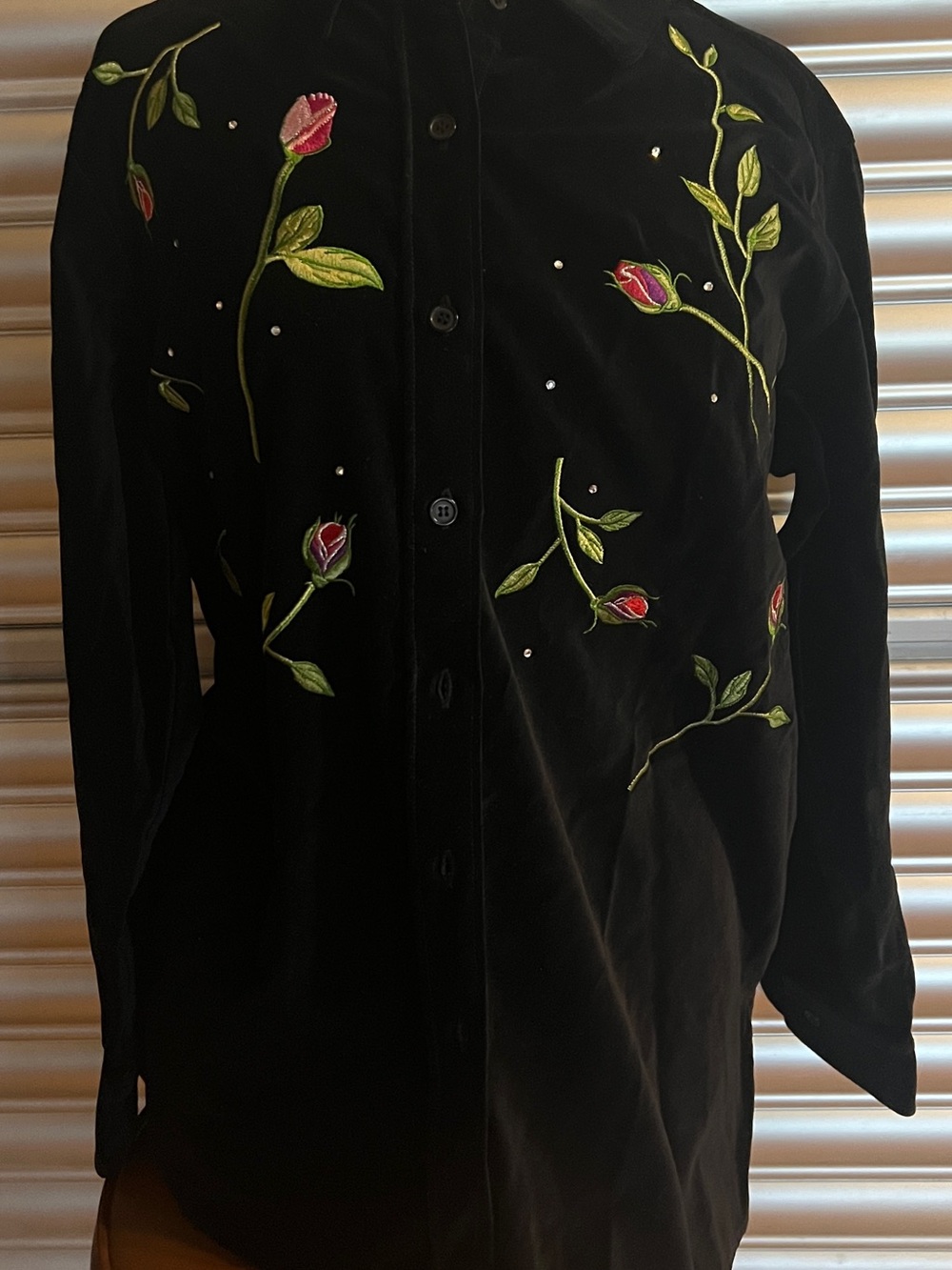 The Quacker Factory Size M Black Embroidered Velvet Top W/ Button Covers New